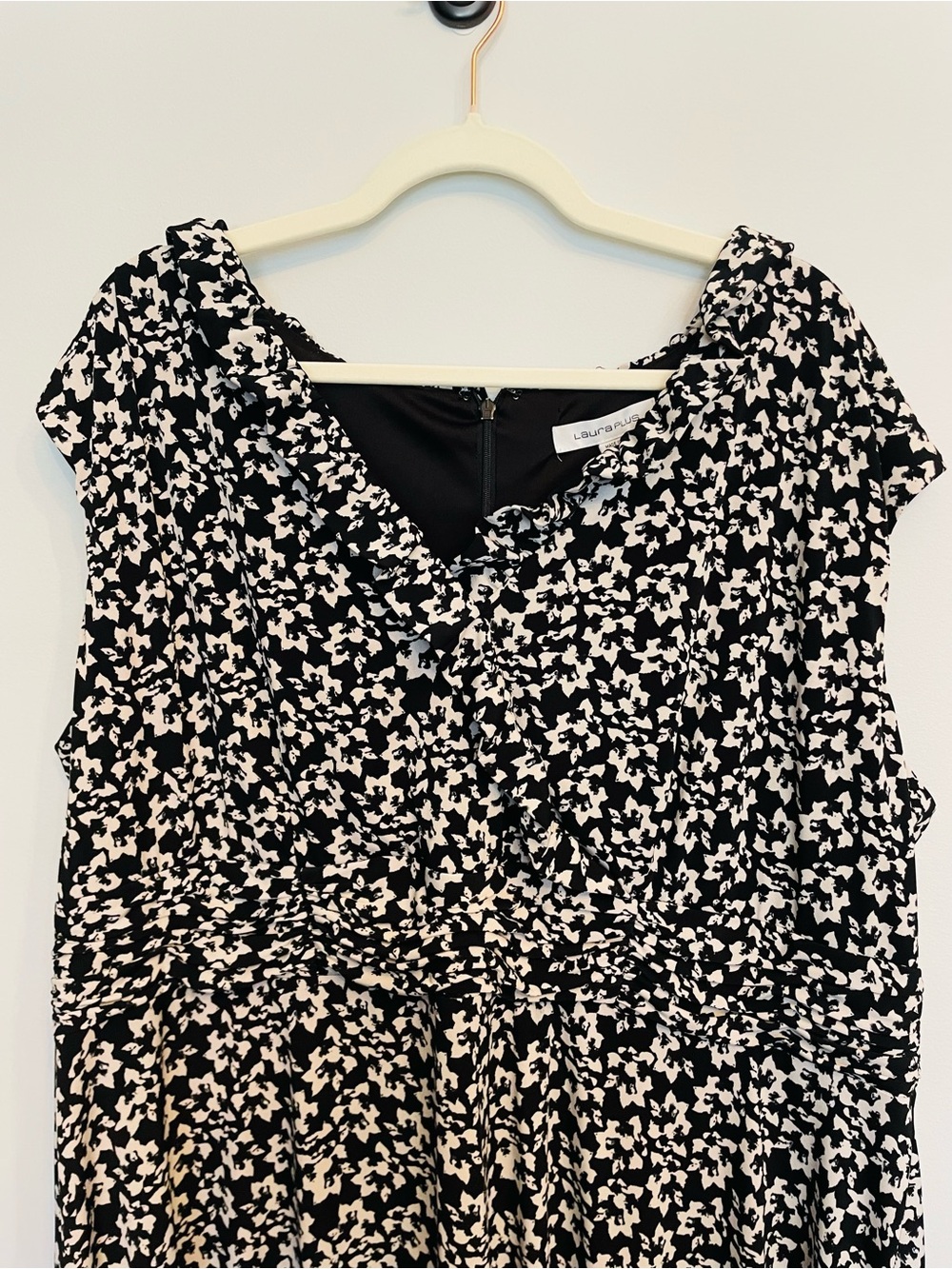 Women's Black and White Floral Midi Dress - Picture 3 of 11